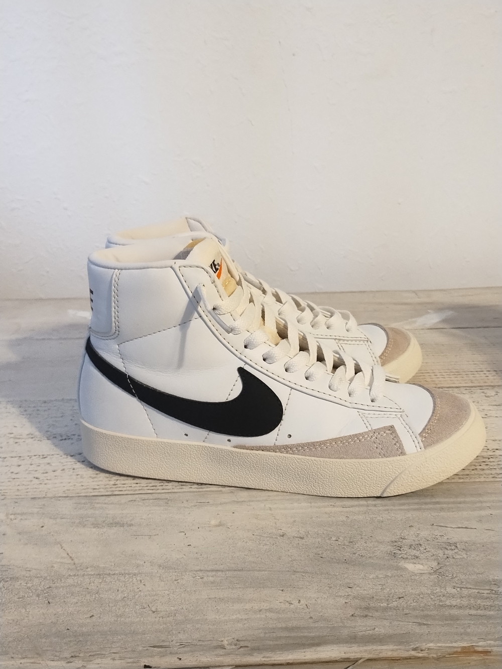Nike Blazer Mid '77 Vintage White/Black Sneakers BQ6806- women's Size 7